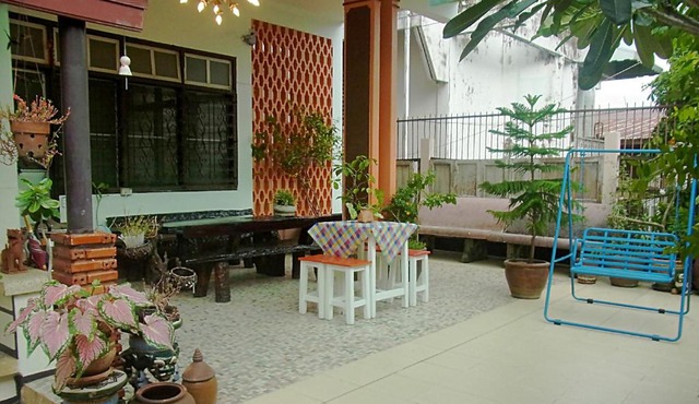 28 Rachabutr Hostel
