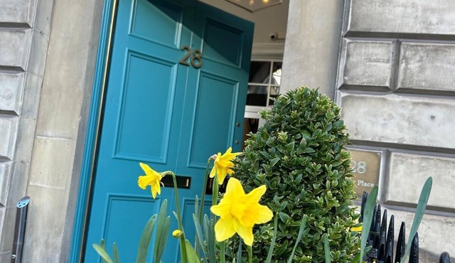 28 York Place