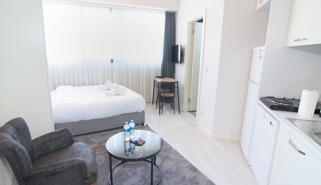 28th Floor cozy Studio
