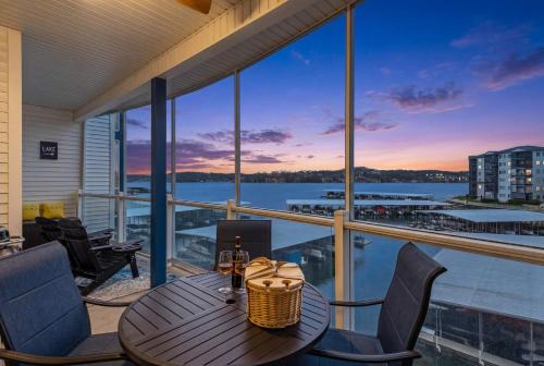 2B 2B Lake View Pool Hot Tub