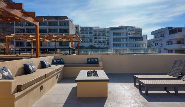 2BD, 2BA Luxury Penthouse with Private Rooftop in Cabo. LOTS OF BEACH GEARS!