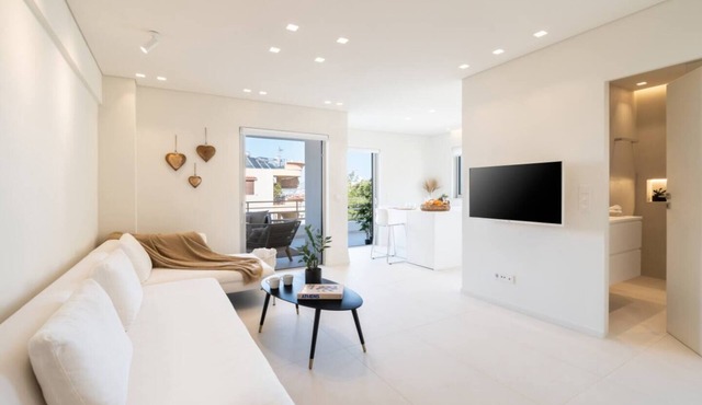 2BD Boho Sea View Apartment by The Olon