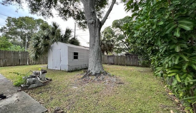 2BD Duplex Unit near St. Pete! Fast WiFi Monthly Savings & Pet Friendly!