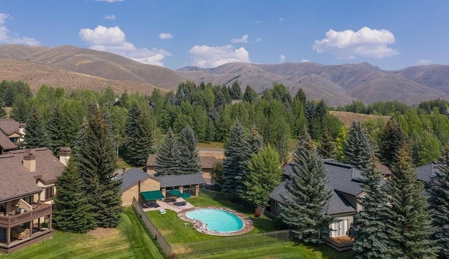 2BD Fairway Nine Golf Condo + Free Resort Amenities