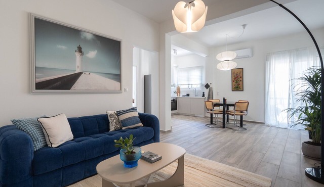 2BD Spacious Apt in Petralona Near Metro