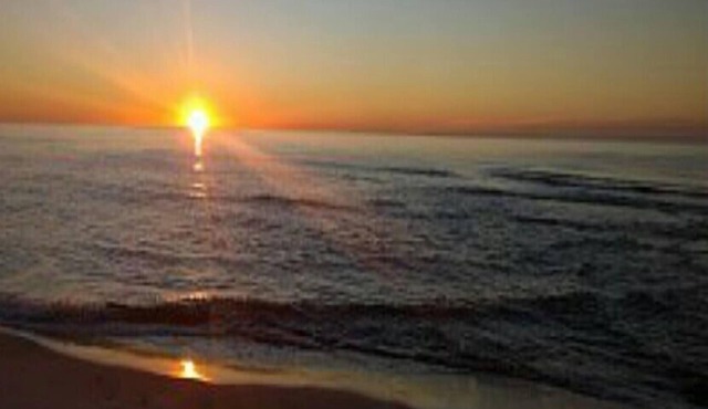 2bd2 1/2ba sleeps8 1st&2fltownhouse onbeachw/dolphin views,boating,tennis,fishin