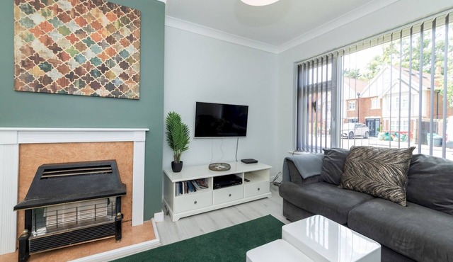 2BDR Peaceful Ground Floor Apartment Free Parking - Pass the Keys