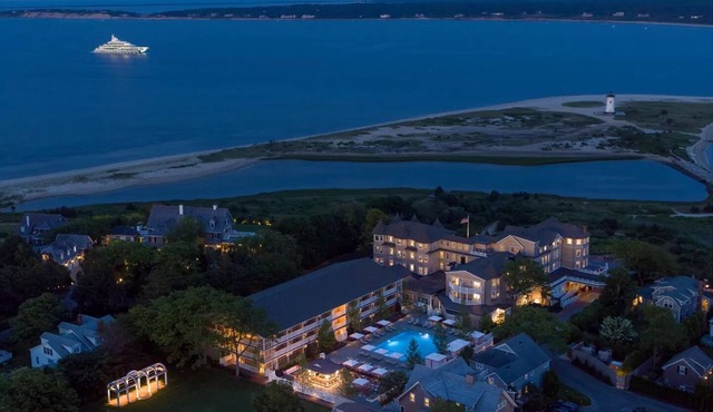 2bdrm Captains Cottage Steps to Beach and Downtown Edgartown with Pool!