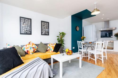 2Bed 2Bath Apartment near Sheffield City Centre with Free parking space