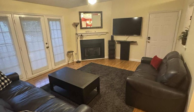 2Bed 2Bath Cozy Apartment off Guilford college!