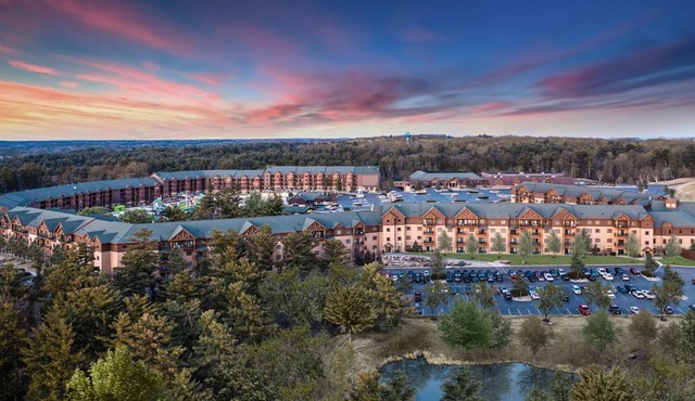 2Bed/2Bath Deluxe Suite in our Dells Resort w/Access to Wilderness Territory!