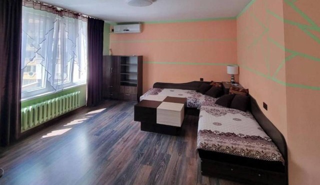 2Bed Apartment Sleeps 6 - Wifi & On-Site Parking