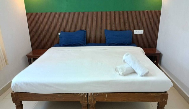 2bhk walkable to beach with patio@arambol