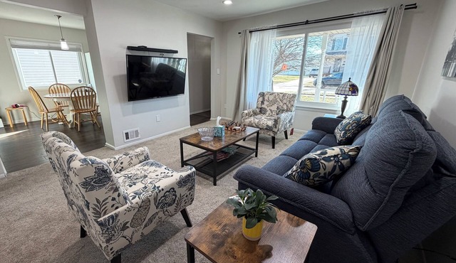2Br/1Bth/Office/EV charger near Royal Oak/Berkley/Bgham - Monthly