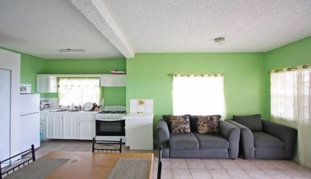2BR 2BA Apt only 8 minutes from the airport
