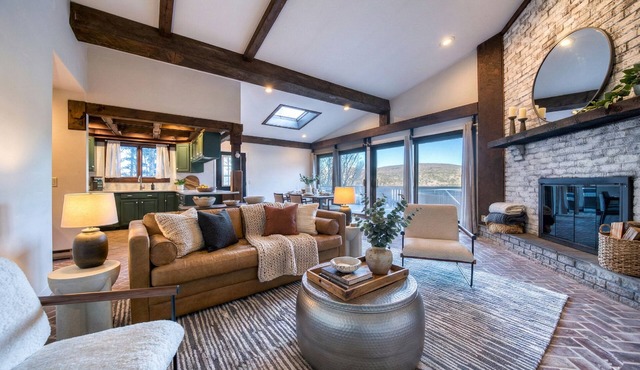 2BR/2BA Suite · Full Kitchen · Fireplace · Private Deck · Sleeps 6
