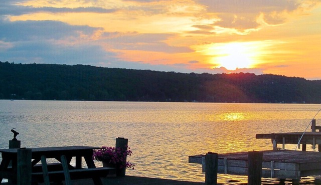 2BR 2BATH Cottage on Cayuga Lake