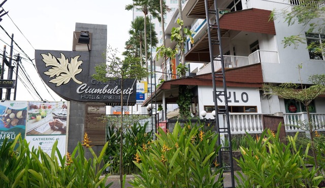 2BR Apartment with Private Bathtub at Galeri Ciumbuleuit 1
