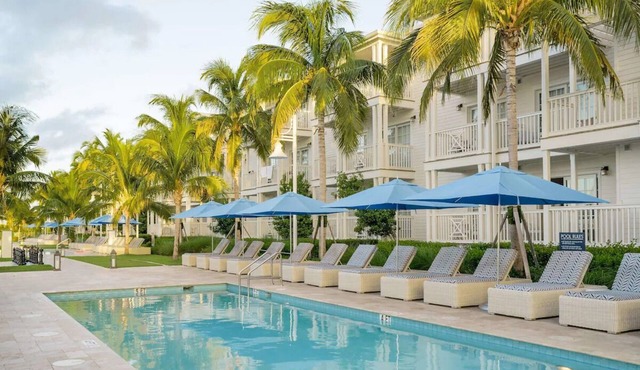 2BR Apt in Oceanview Resort w/Sunset Cruises & Poolside Relaxation