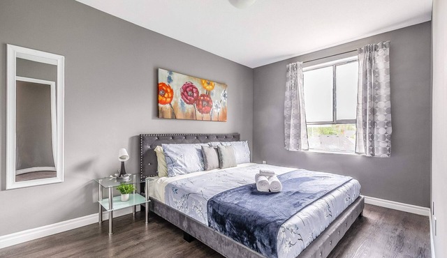 2BR Apt - Near Downtown Hamilton - Sleeps 6