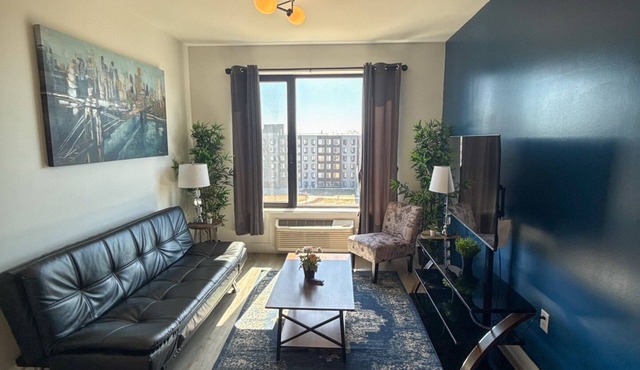 2BR apt next to EWR 2733