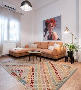 2BR Apt Private Backyard with Washer & Dryer