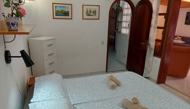 2BR Bungalow with Sunny Private Terrace Secure Bike/Board Storage
