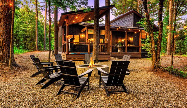 2BR Cabin Escape | Luxe Design, Hot Tub & Firepit
