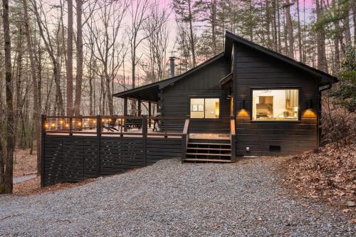 2BR Cabin Rental | Blue Ridge GA | Hot Tub, Deck