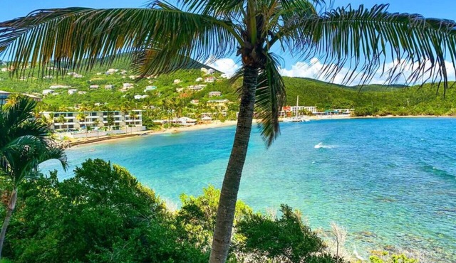 2BR condo w/pool - 5 min walk to the beach!