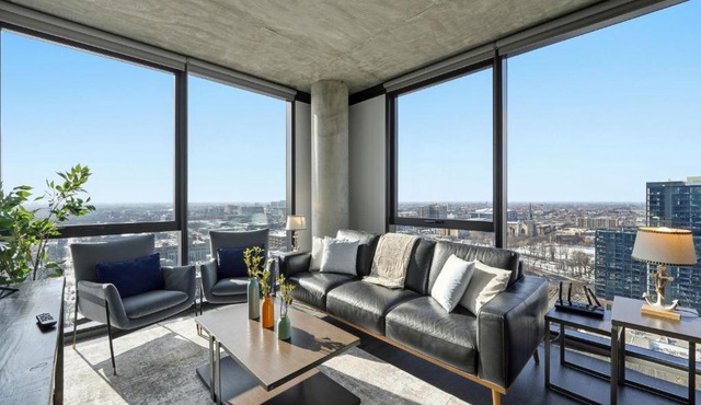 2BR Designer Loft Modern Luxe in City Center