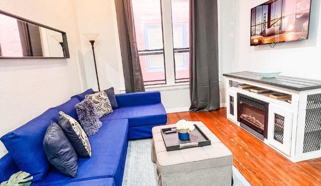 2BR Downtown Suite Free Parking - Conv Center
