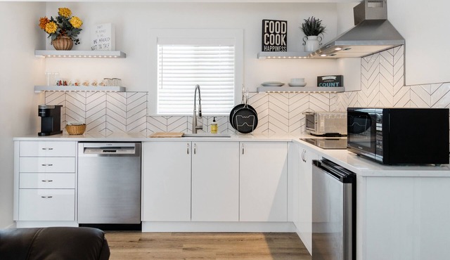 2BR Guest-suite hosted by Cathy and Yang