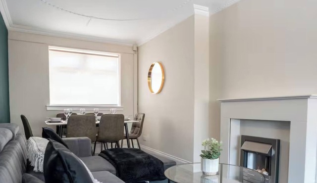 2BR House By Caledonia Luxe Stays Hamilton