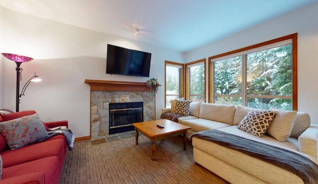 2BR in Painted Cliff, Ski In, Ski Out, Communal Hot Tub, Wood Burning Fireplace, Free Parking