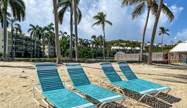 2BR Just steps away from the beach and pool and 5 min. drive to Red Hook!