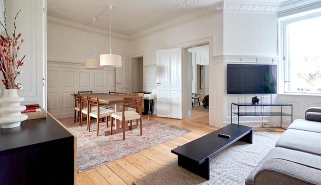 2BR Loft - Modern & Central