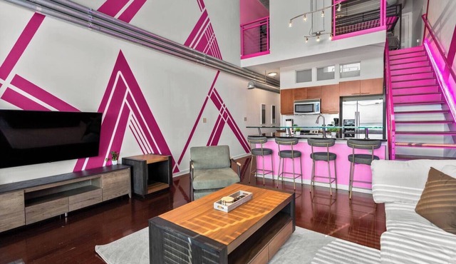 2BR Loft Steps from Shops & Eats