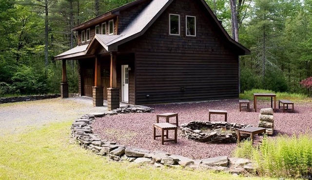2BR Modern Cottage on 13 Private Acres
