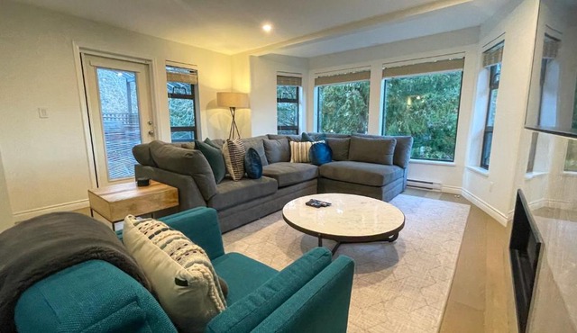 2BR plus Loft, Modern and Spacious, Hot Tub and Sauna, Private Balcony, Fireplace
