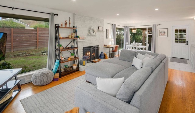2BR Private Home + Yard | Children's & UW Med Ctr