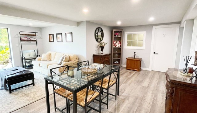 2BR Private Suite · West Vancouver · Landmark View · Prime Location
