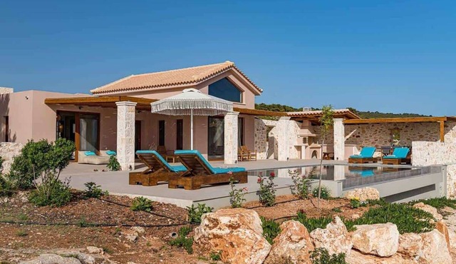 2BR Sea-View Hideaway Infinity Pool & BBQ (Ultra-Private)