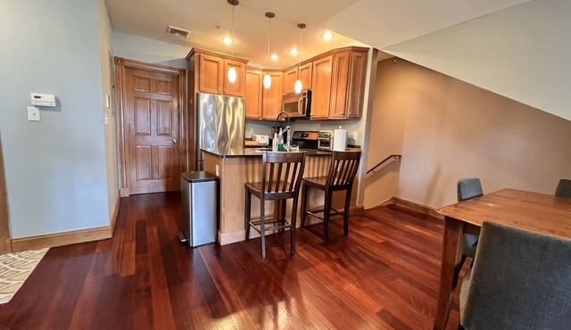 2BR Top Floor PH Apt w/Private RoofDeck in Central Sq, minutes to Harvard&MIT