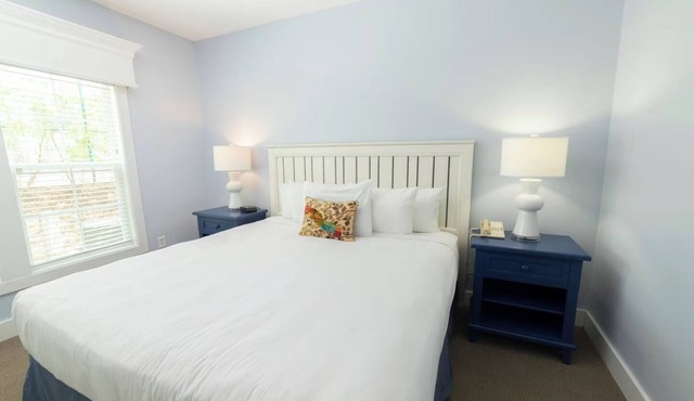 2BR Townhome Retreat w/Washer, Deck & Access to Trails & Attractions