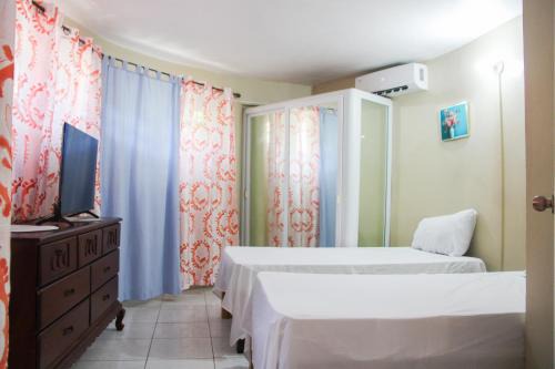 2BR Villa Ocean Views Beach 5mins to Airport