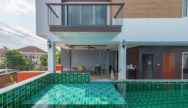 2BRs private pool in BKK, Calm area 3km to metro, 10 km to Pratunum