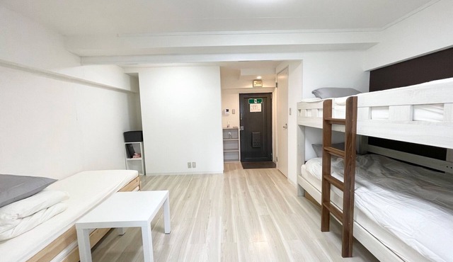 2minute walk from Osaka Metro Midosuji Line ShinOsaka StationSunrise Guest Room ShinOsaka 301 - 3 minutes walk from ShinOsaka Station Sunrise Guest Room ShinOsaka 301/Osaka Ōsaka