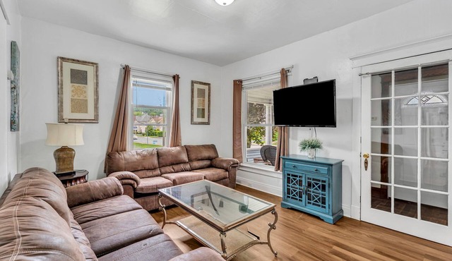 2nd Base Apt 1 - All Star Baseball Rentals