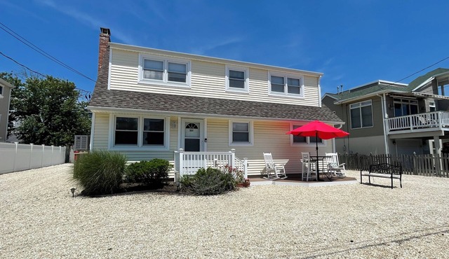 2nd floor of duplex. Bay view, sunsets, beach, activities. Great family getaway!